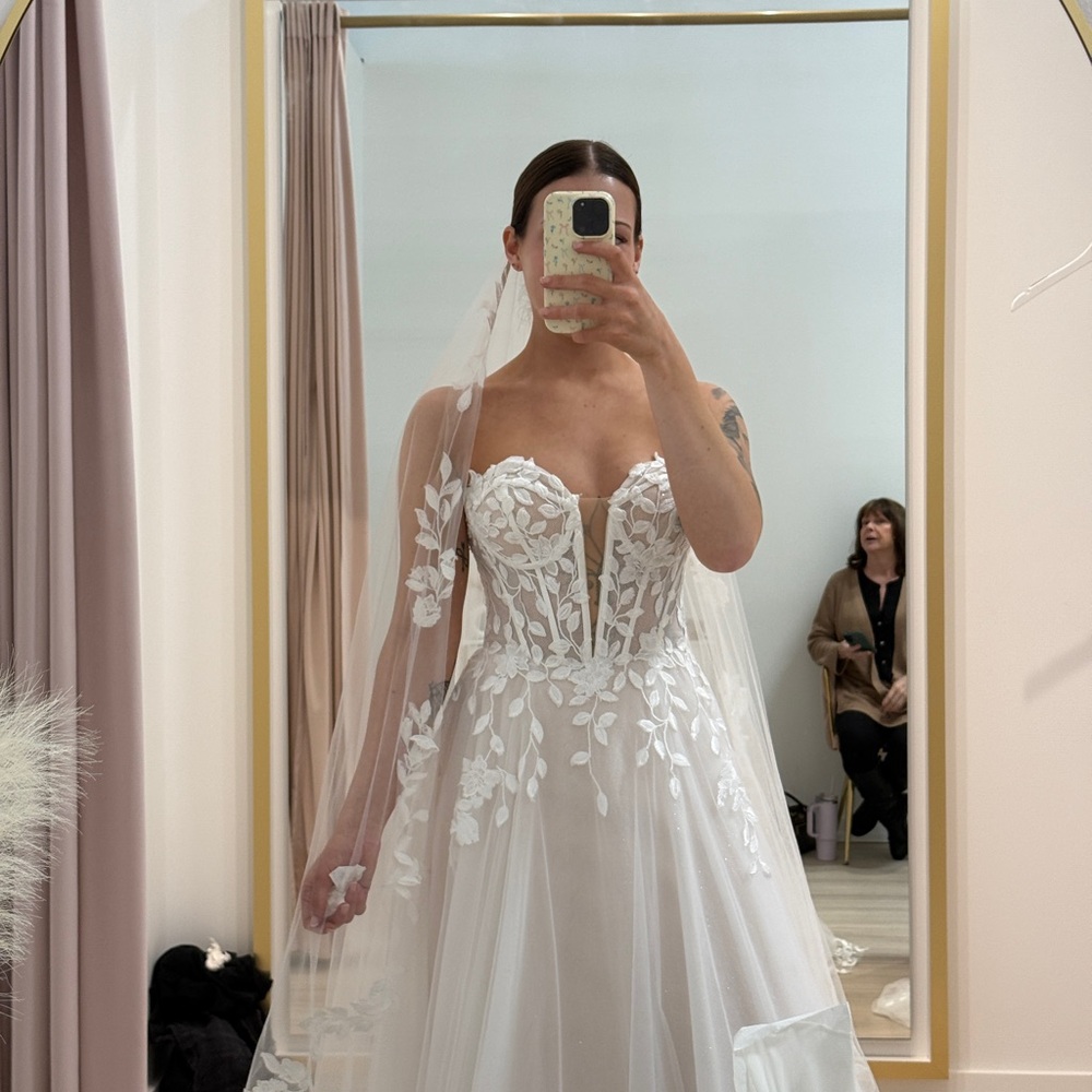 Elegant White Floral Wedding Dress